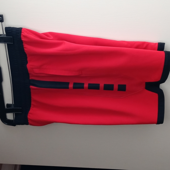 EUC Kids Nike Shorts with Pockets - Picture 4 of 7